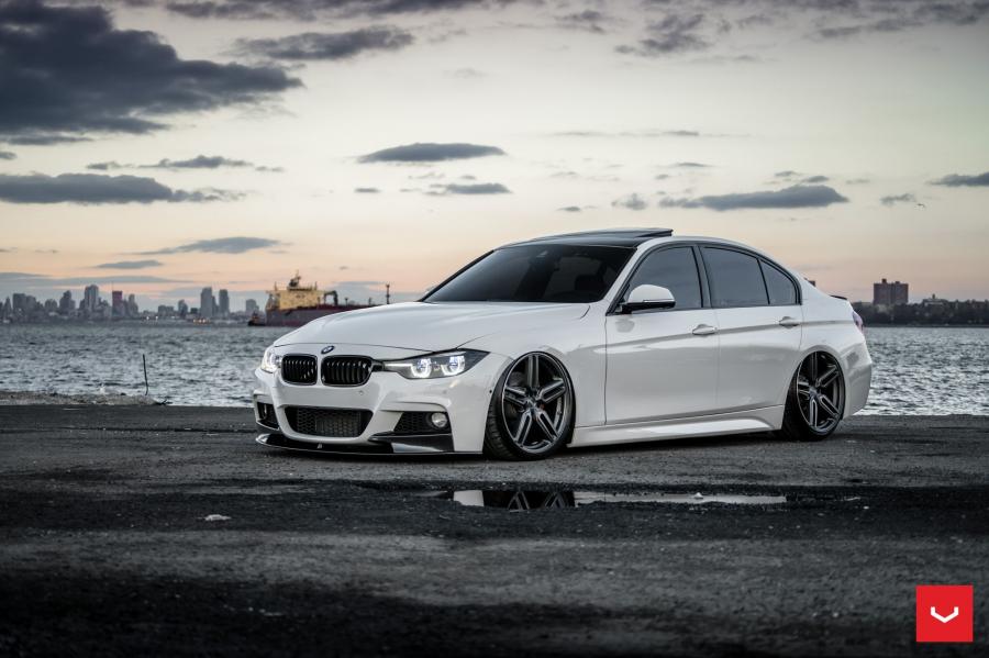  BMW M3 Sedan on Vossen Wheels (HF-1) 2018 года  (фото 9 из 57)